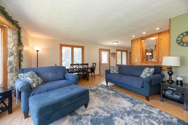 $278,000 | 59134 White Wood Drive, Mattawan, MI 49071