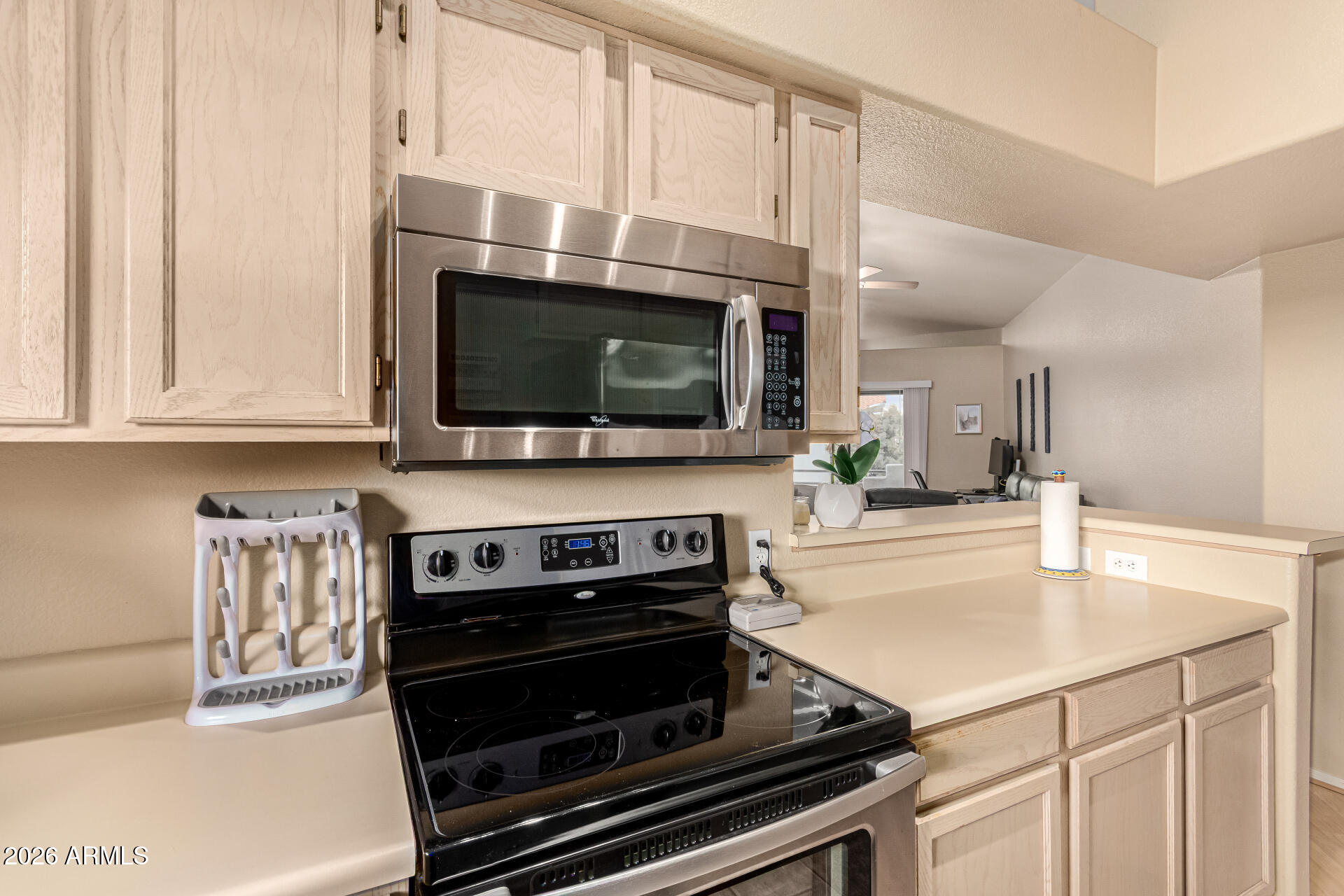 1800 West Elliot Road, Unit 227 Chandler, AZ 85224 - Photo 8 of 27 a kitchen with a stove and a microwave