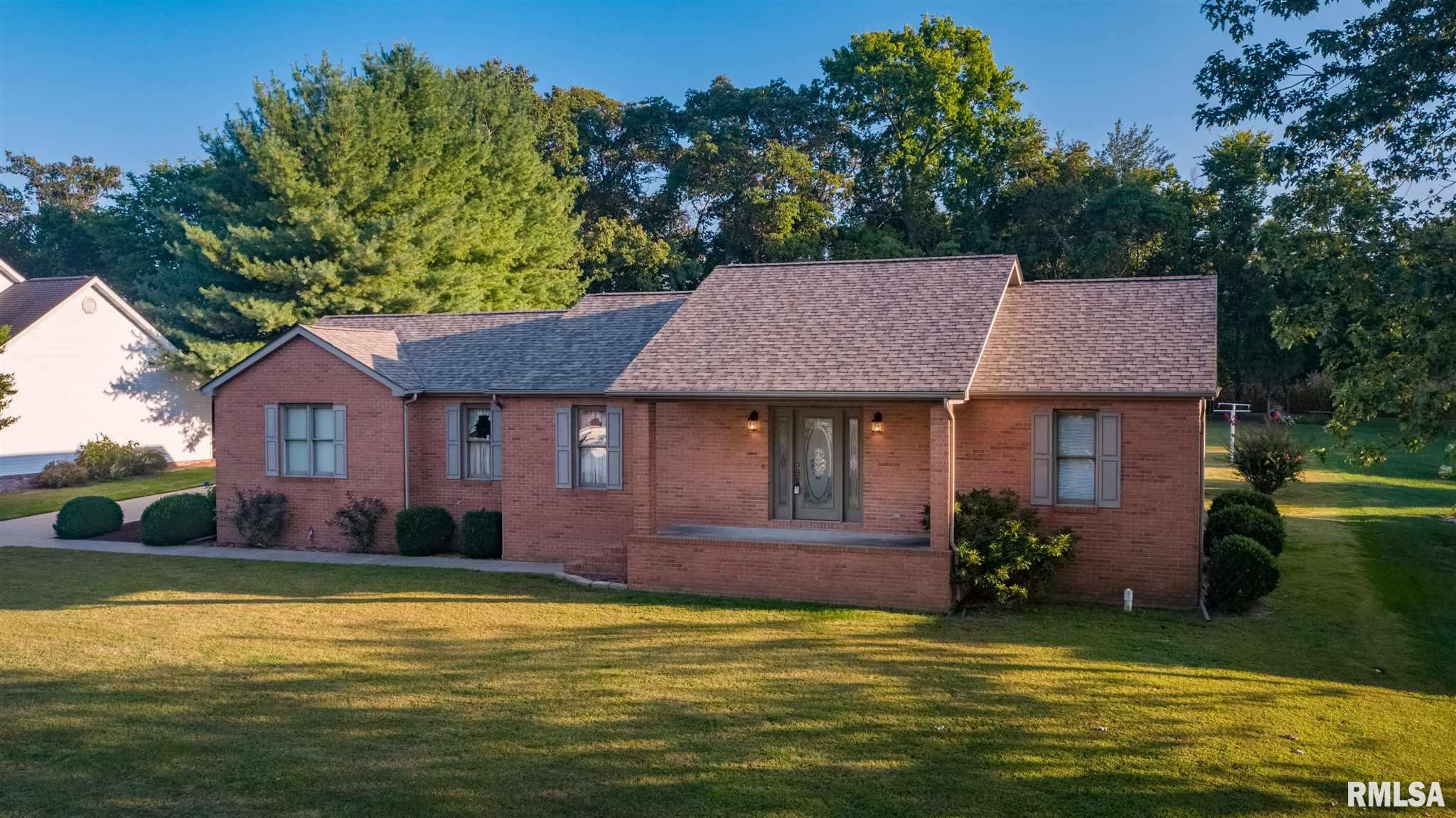 2701 Hickory Lane Marion, IL 62959 - Photo 1 of 35