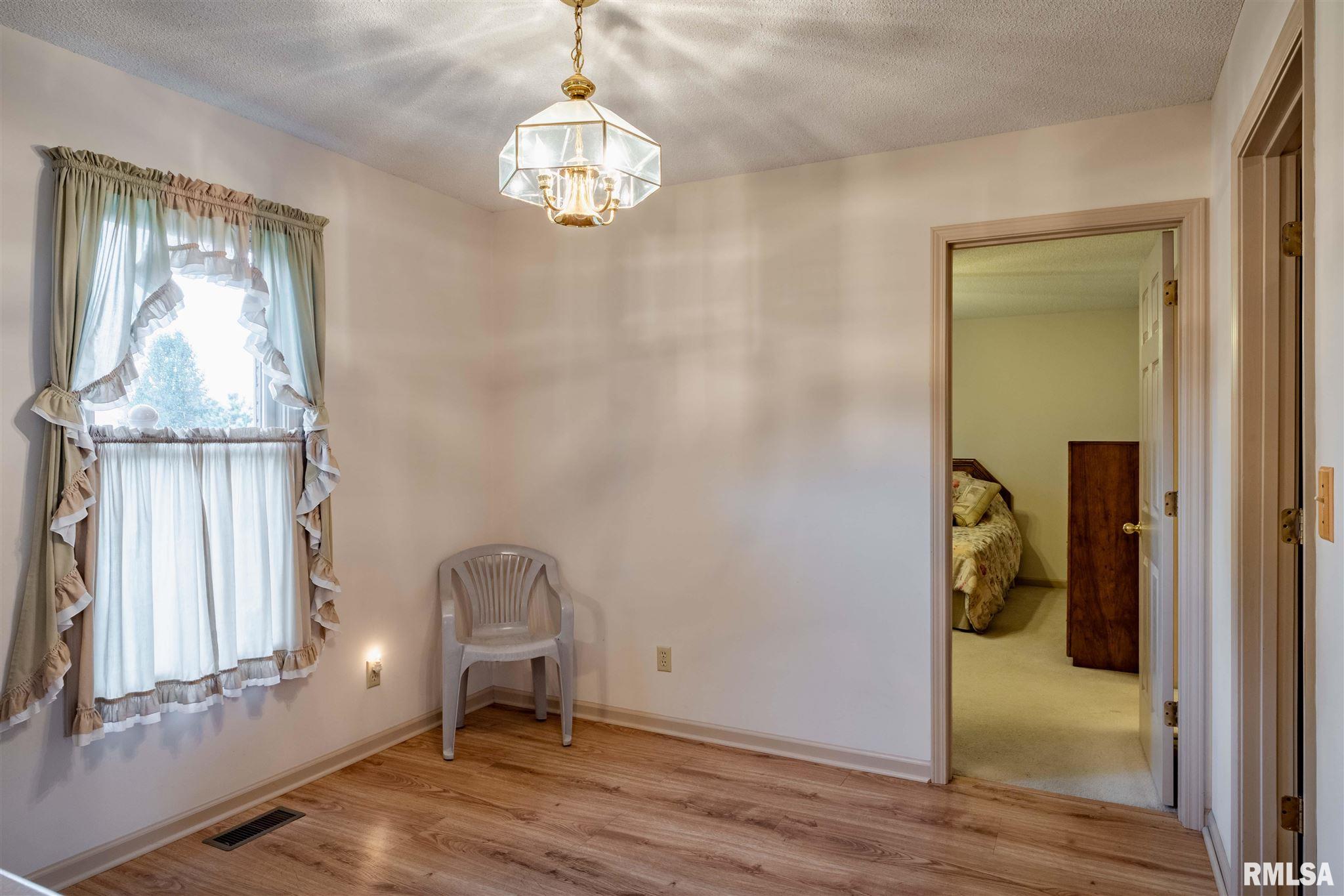 2701 Hickory Lane Marion, IL 62959 - Photo 11 of 35