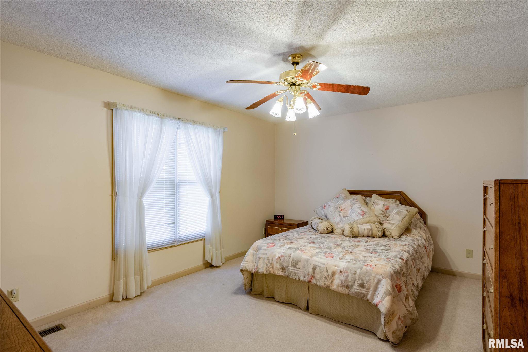 2701 Hickory Lane Marion, IL 62959 - Photo 12 of 35