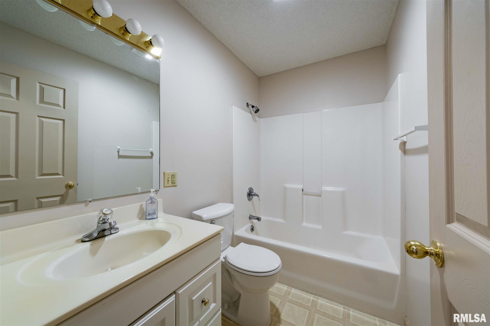 2701 Hickory Lane Marion, IL 62959 - Photo 20 of 35