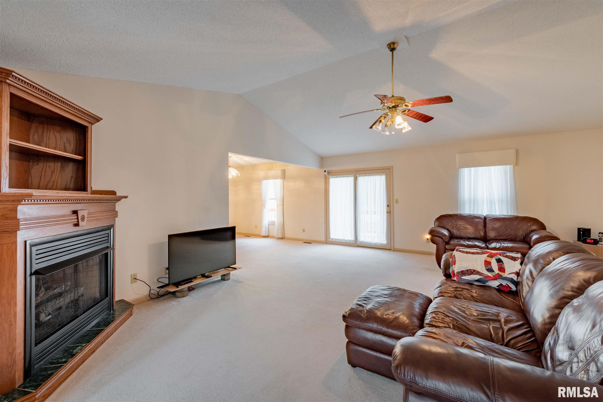 2701 Hickory Lane Marion, IL 62959 - Photo 6 of 35