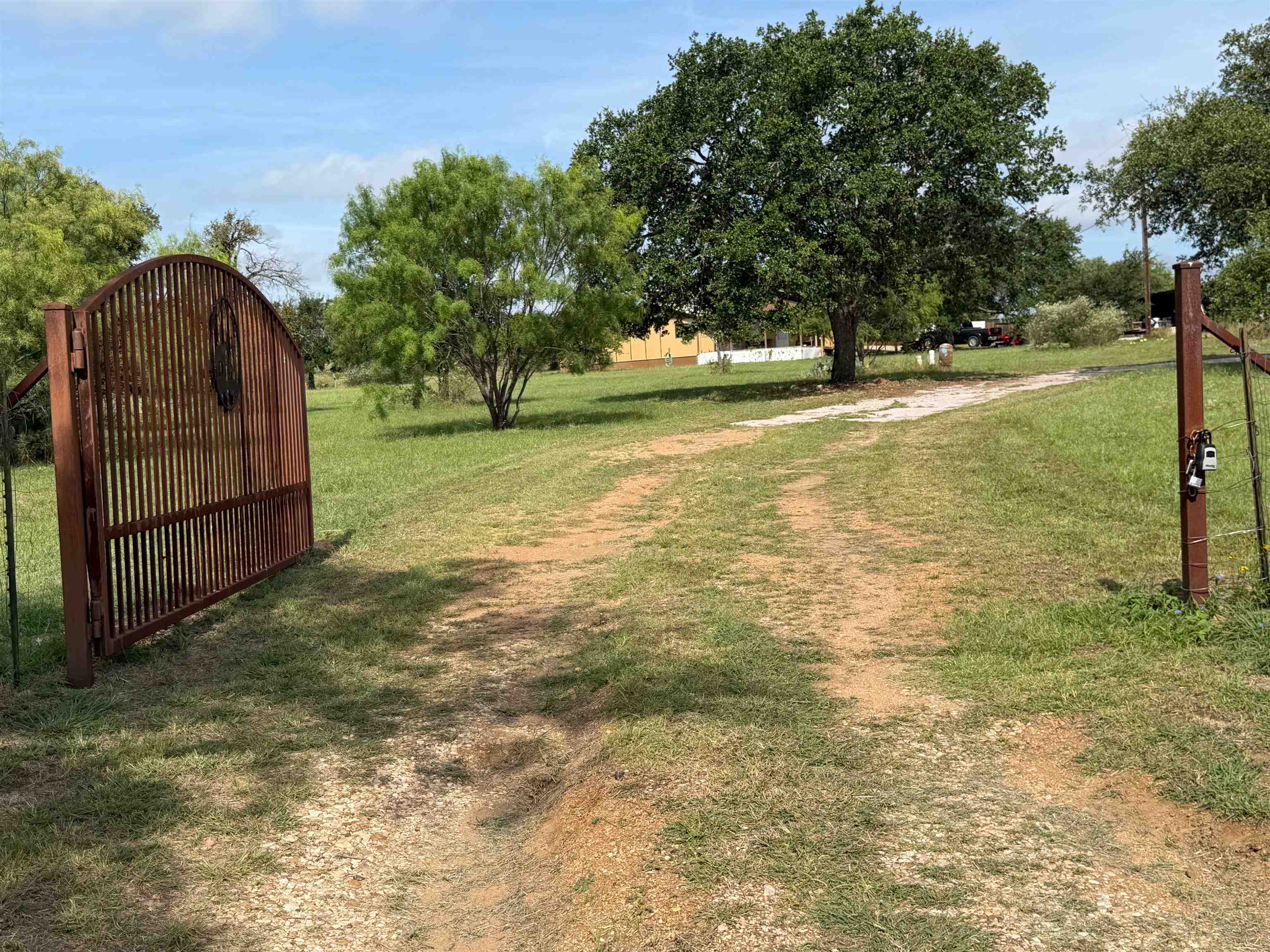 206 Thurman Loop Llano, TX 78643 - Photo 4 of 41