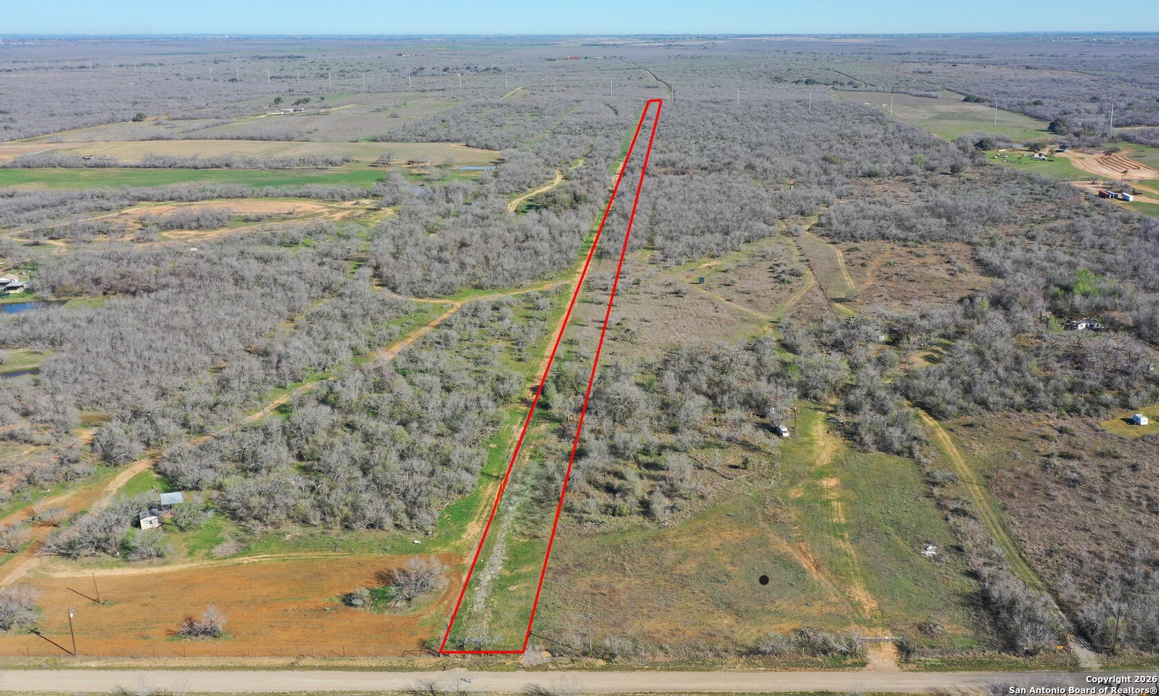 6093 Leal Road Pleasanton, TX 78064 - Photo 2 of 4 a view of water heater