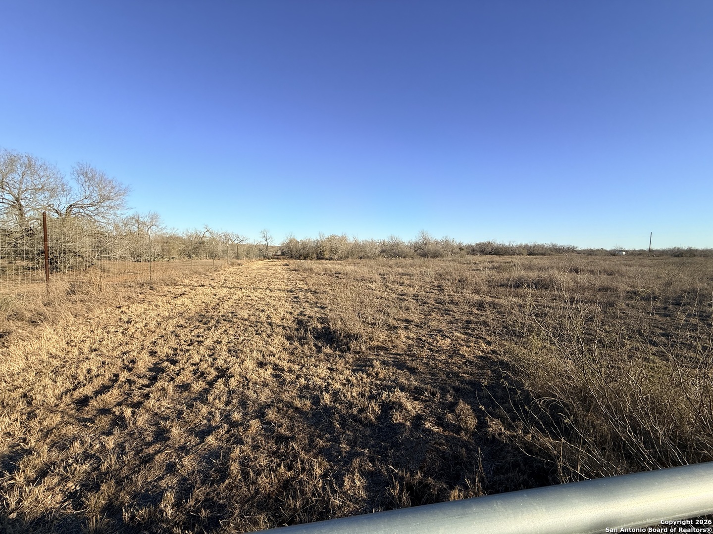 6093 Leal Road Pleasanton, TX 78064 - Photo 3 of 4 a view of city and mountain