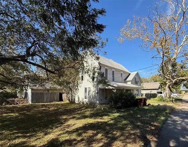 $205,000 | 125 North Washington Street, Farmersville, TX 75442