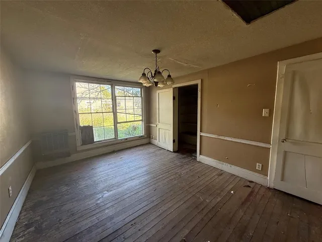 $205,000 | 125 North Washington Street, Farmersville, TX 75442