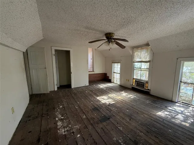 $205,000 | 125 North Washington Street, Farmersville, TX 75442