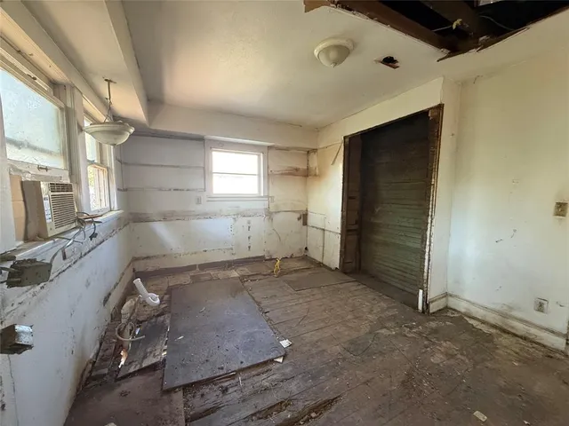 $205,000 | 125 North Washington Street, Farmersville, TX 75442