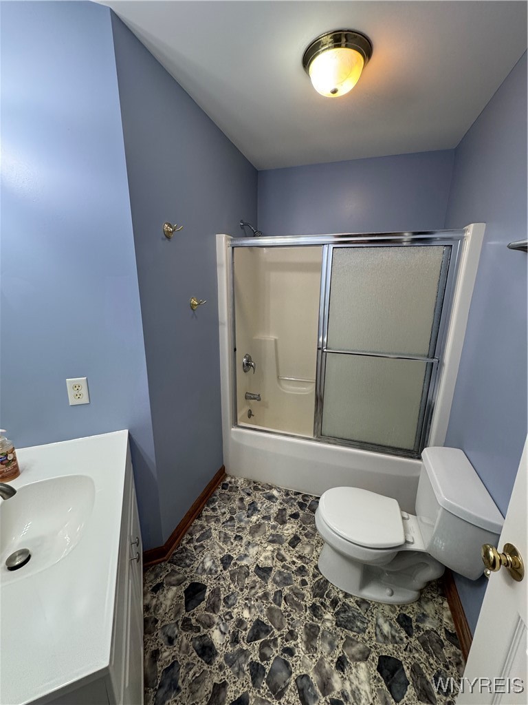 6553 Vermont Hill Road Wales, NY 14139 - Photo 35 of 50 bedroom number 3 private bathroom.