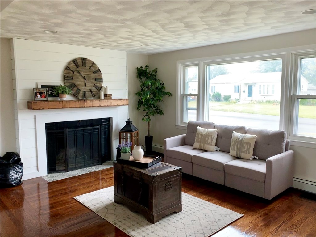 112 Partition Street Warwick, RI 02888 - Photo 3 of 13