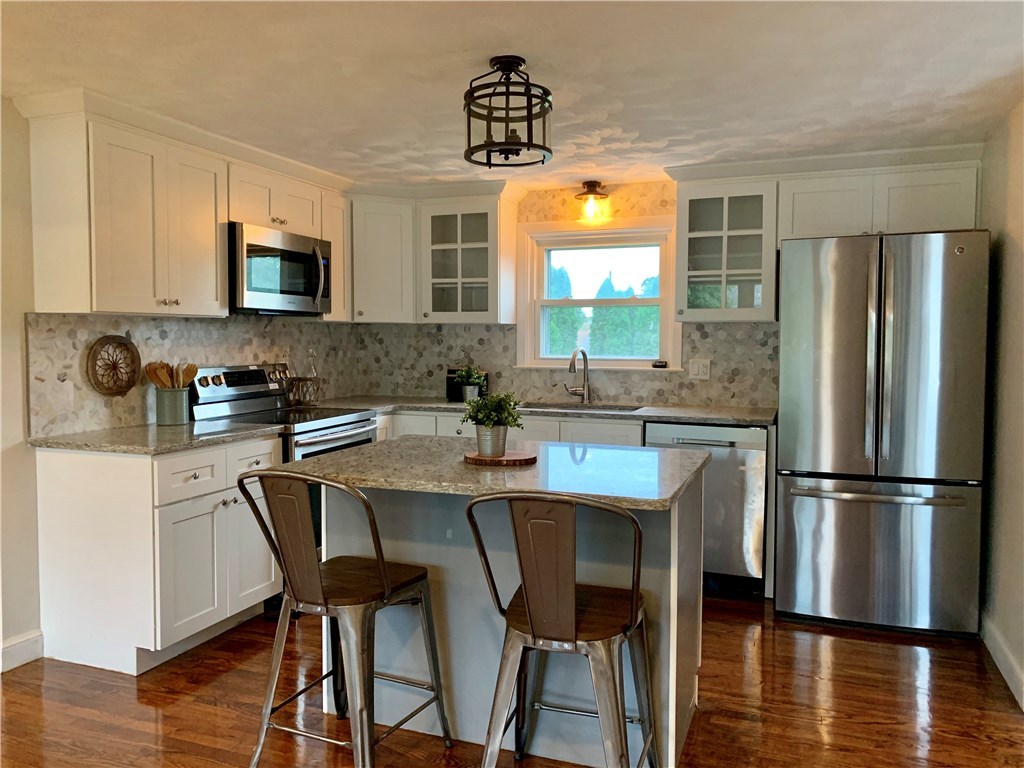 112 Partition Street Warwick, RI 02888 - Photo 5 of 13