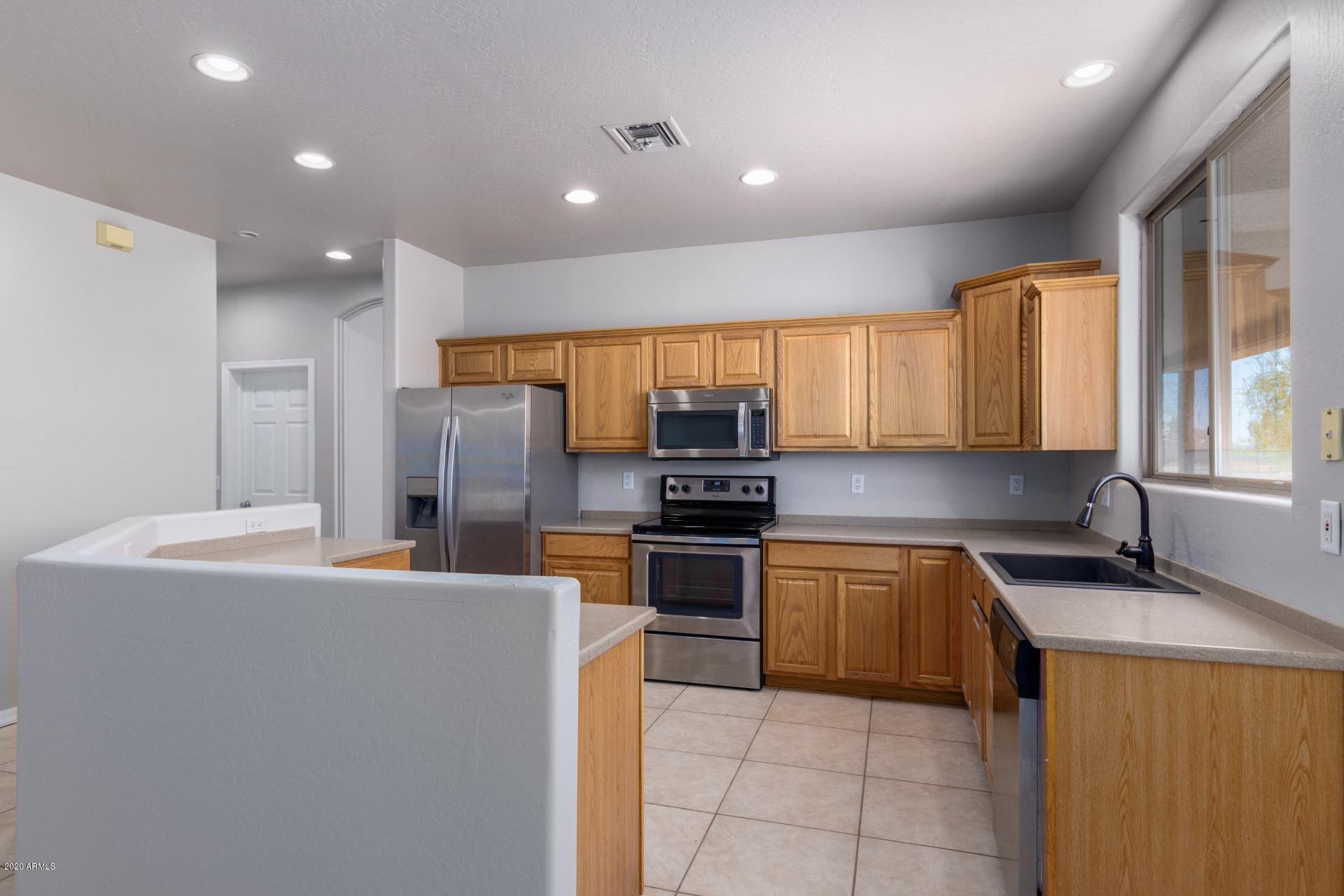 2112 East Maddock Road Phoenix, AZ 85086 - Photo 3 of 26 0019-Maddock (19)