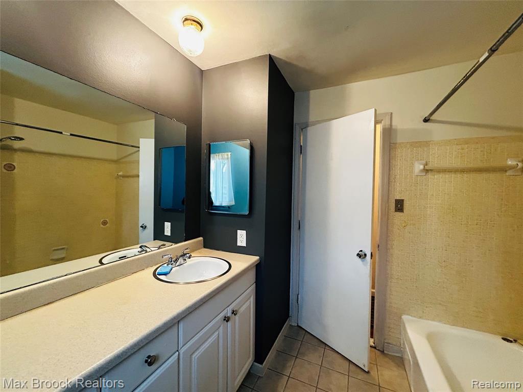 4113 Telegraph Road, Unit B117 Bloomfield Hills, MI 48302 - Photo 16 of 28