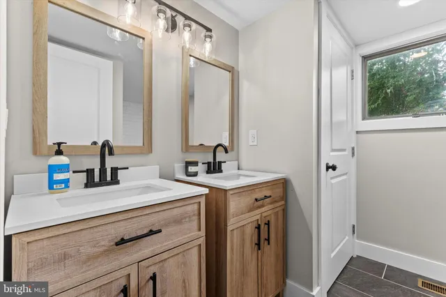 $349,900 | 814 Rex Avenue, Lebanon, PA 17042