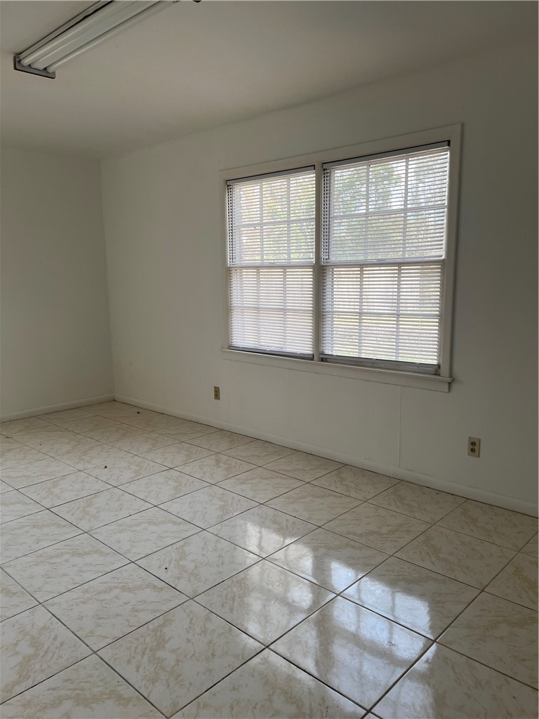 150 Fairway Road Brunswick, GA 31525 - Photo 7 of 11