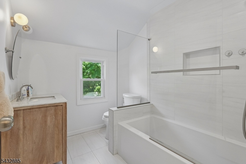 215 Exeter Way Hillside, NJ 07205 - Photo 21 of 34