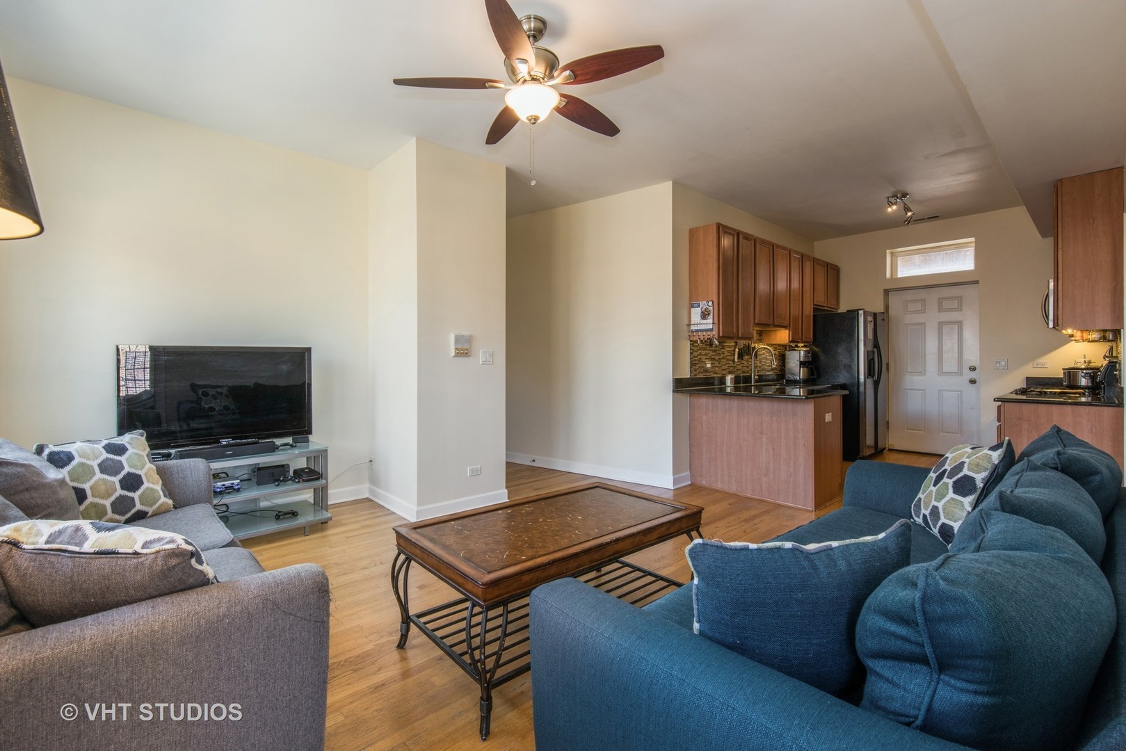 2010 North Spaulding Avenue, Unit 2 Chicago, IL 60647 - Photo 5 of 10 a living room with furniture and a flat screen tv
