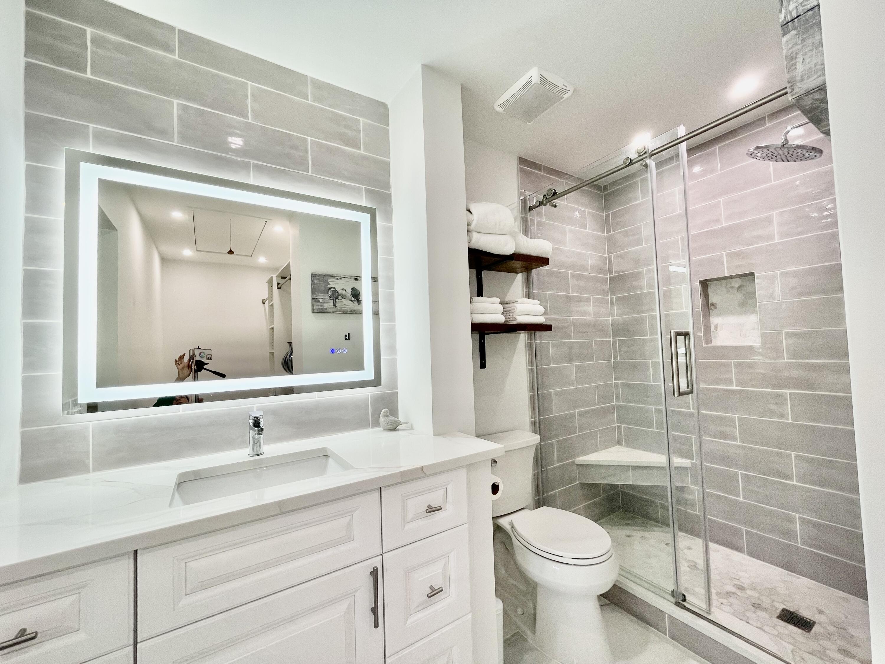 1030 Sugar Sands Boulevard, Unit 372 Riviera Beach, FL 33404 - Photo 16 of 45 Incredible main bathroom