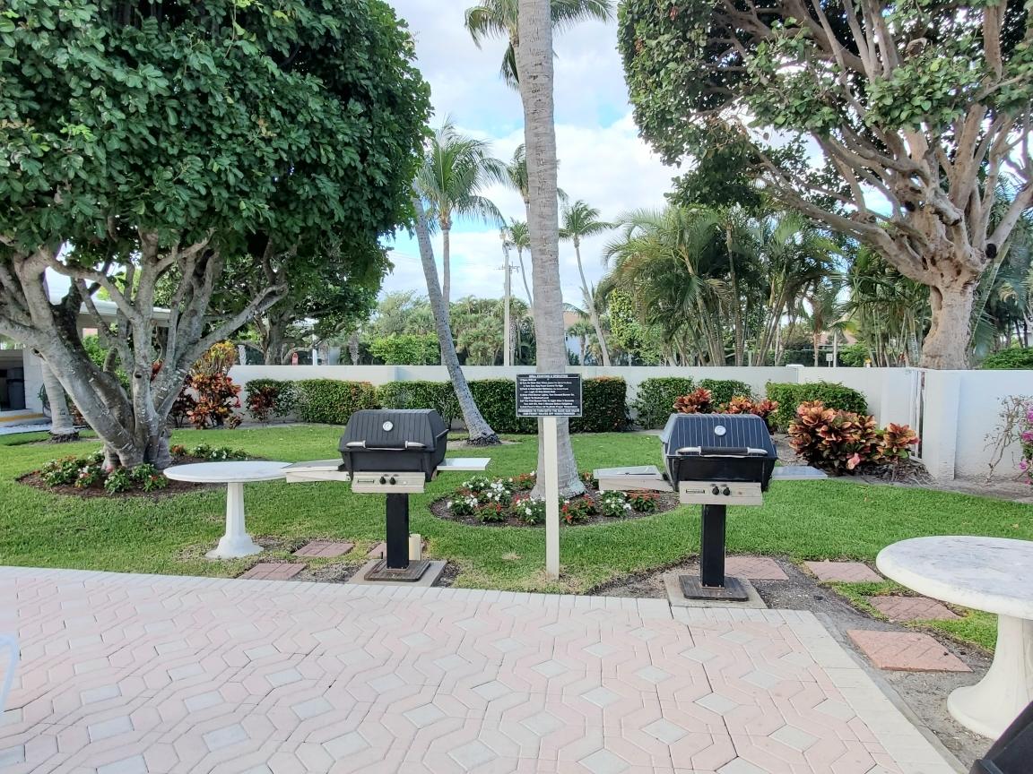1030 Sugar Sands Boulevard, Unit 372 Riviera Beach, FL 33404 - Photo 37 of 45 BBQ Grill Area