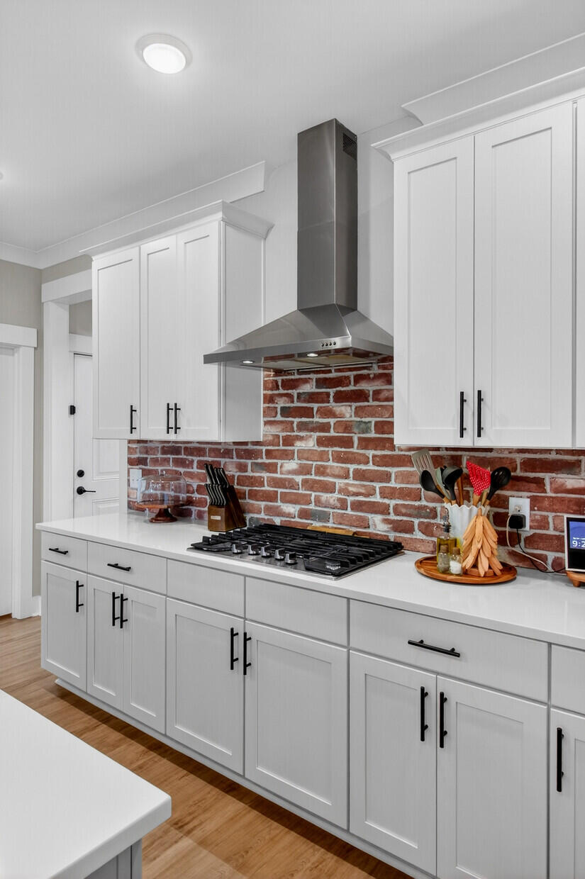 105 Edisto Crossing Ridgeville, SC 29472 - Photo 16 of 45 Upgraded Backsplash. Fabulous Kitchen!