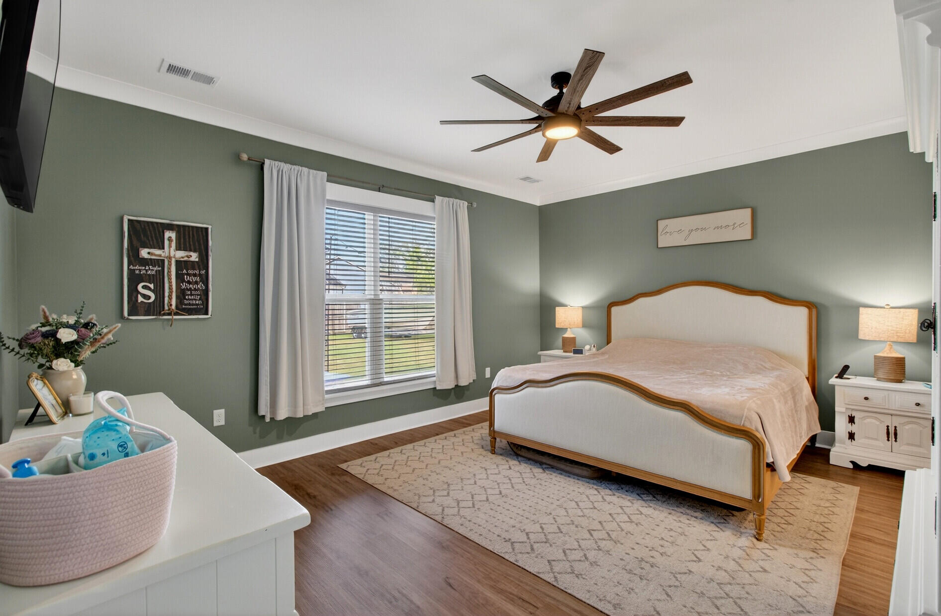 105 Edisto Crossing Ridgeville, SC 29472 - Photo 19 of 45 King Sized Space with Crown Molding