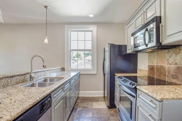 $1,995 | 6222 Laurel Street, Unit D, New Orleans, LA 70118