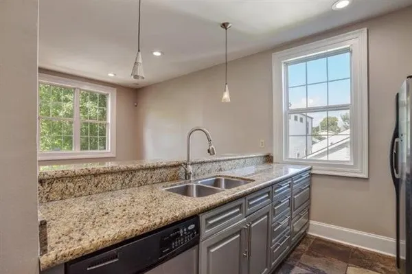$1,995 | 6222 Laurel Street, Unit D, New Orleans, LA 70118