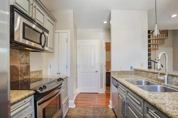 $1,995 | 6222 Laurel Street, Unit D, New Orleans, LA 70118