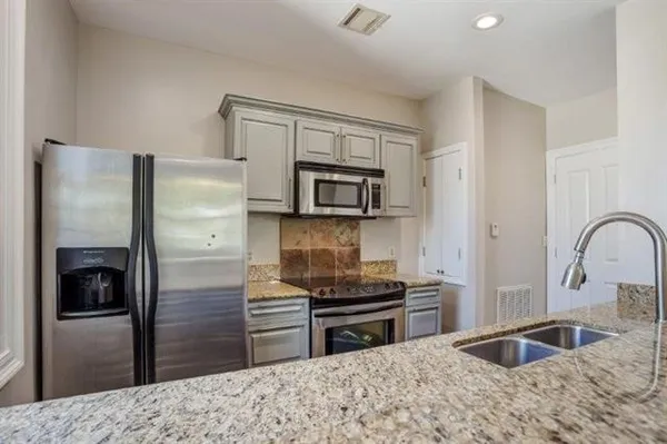 $1,995 | 6222 Laurel Street, Unit D, New Orleans, LA 70118