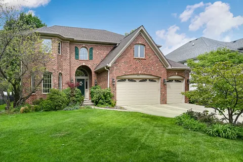 $775,000 | 9016 Darien Woods Court, Darien, IL 60561
