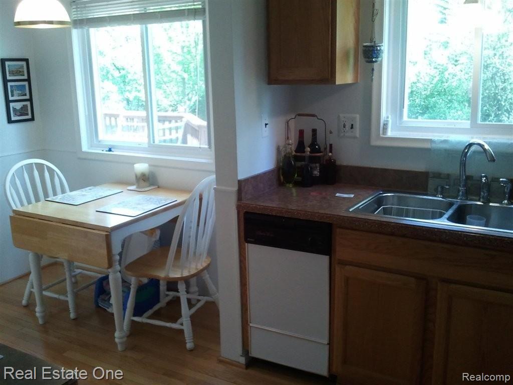 28136 Hawberry Road Farmington, MI 48331 - Photo 11 of 19 Kitchen