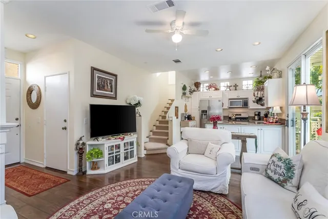 $635,000 | 27839 Skycrest Cir Drive, Unit 9, Valencia, CA 91354