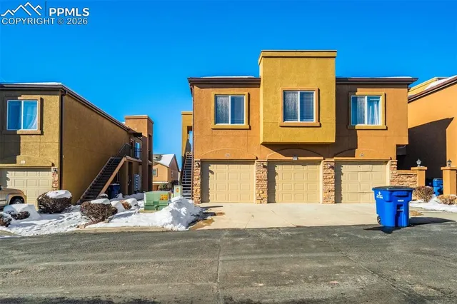 a view of a house with entertaining space