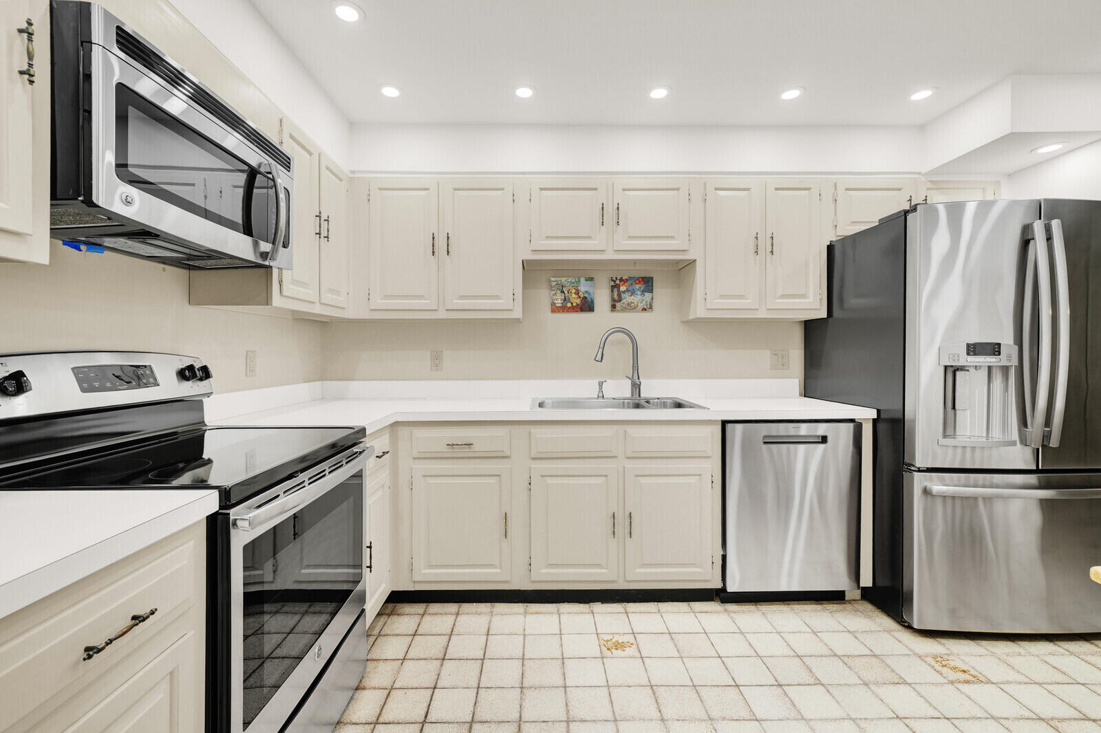 2697 North Ocean Boulevard, Unit F303 Boca Raton, FL 33431 - Photo 14 of 53 Kitchen