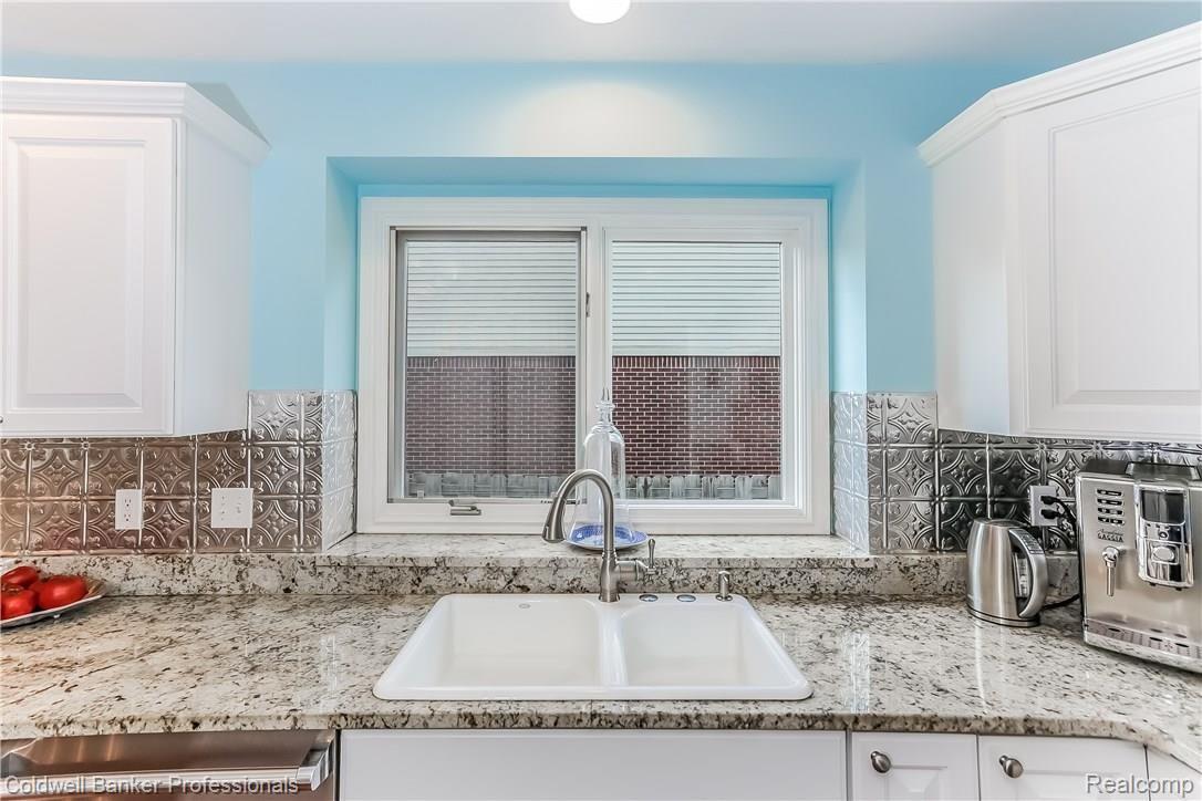 3445 Cascade Circle Rochester, MI 48307 - Photo 15 of 61 015-Kitchen-3194160-large.jpg