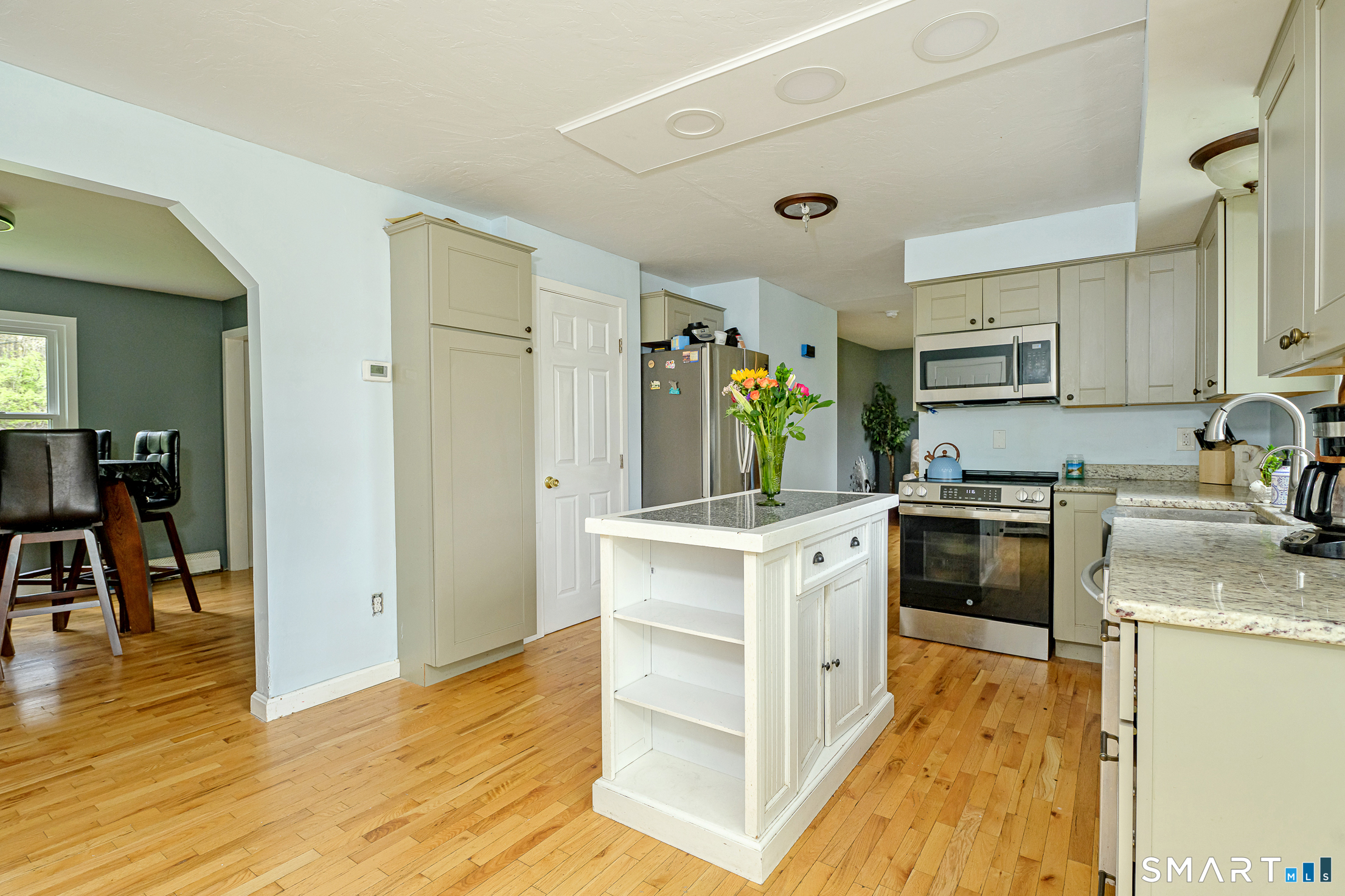 221 Quasset Road Pomfret, CT 06259 - Photo 10 of 40