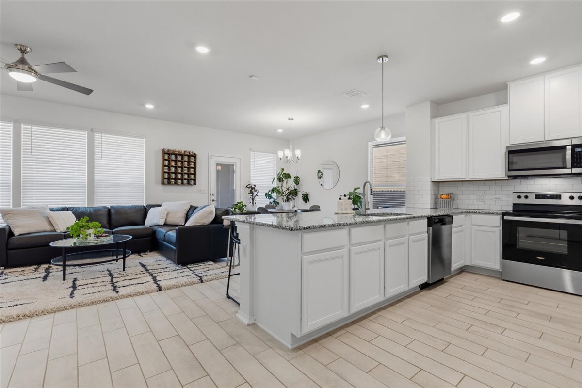 6909 Daniel Ranch Drive Austin, TX 78744 - Photo 8 of 24