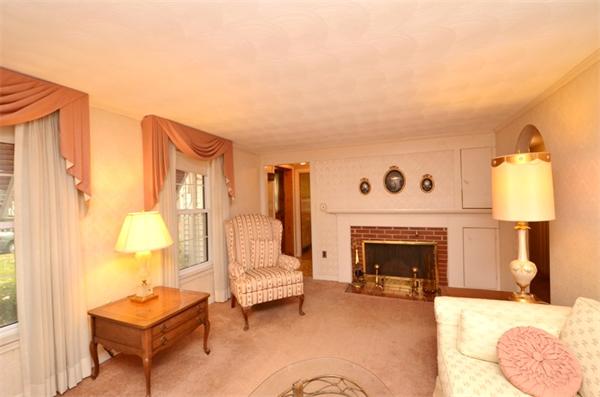 7 Hillcroft Road Waltham, MA 02452 - Photo 2 of 30 Gallery Image 2
