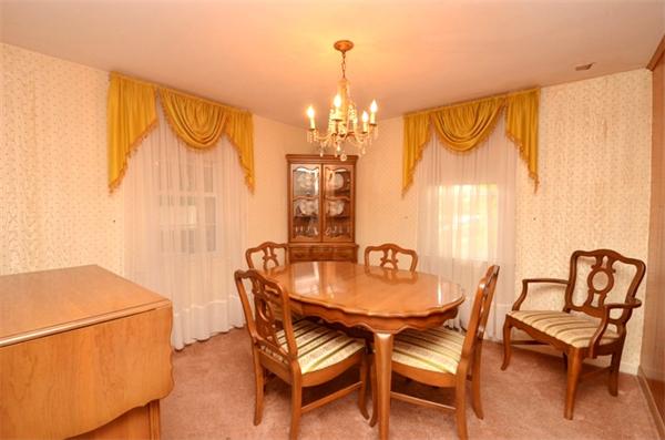 7 Hillcroft Road Waltham, MA 02452 - Photo 3 of 30 Gallery Image 3