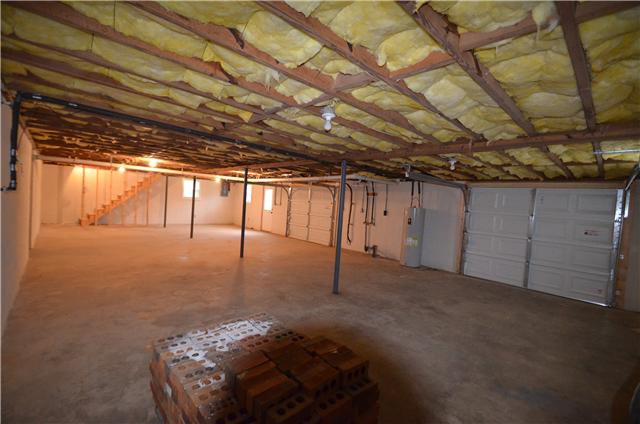 121 Bluegrass Road Clarksville, TN 37042 - Photo 15 of 20 HUGE- FULL BASEMENT WITH A TWO CAR GARAGE.