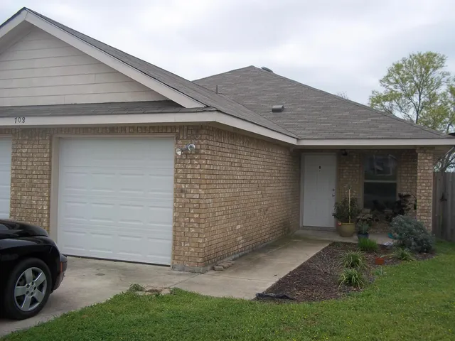 $1,495 | 708 B Claremont Parkway, Marble Falls, TX 78654