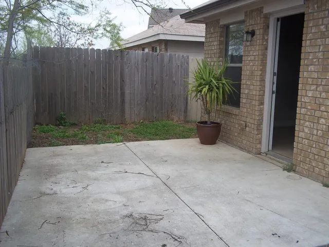 $1,495 | 708 B Claremont Parkway, Marble Falls, TX 78654