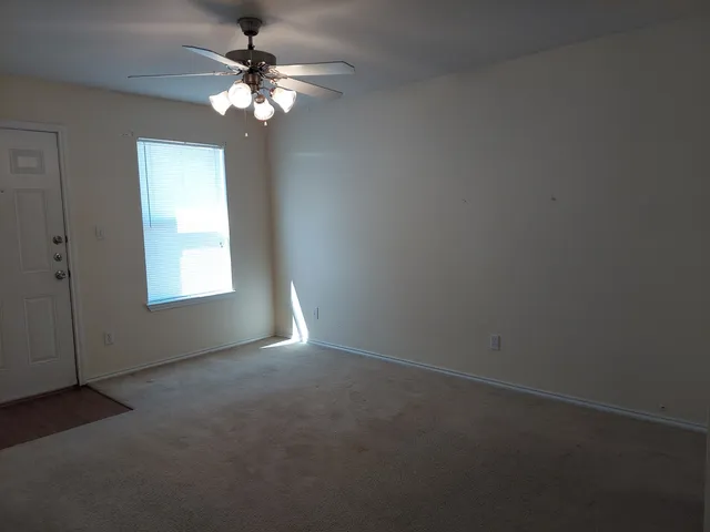 $1,495 | 708 B Claremont Parkway, Marble Falls, TX 78654