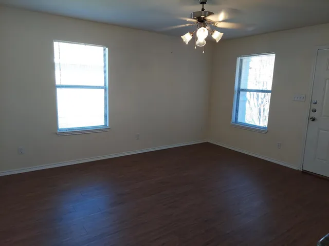 $1,495 | 708 B Claremont Parkway, Marble Falls, TX 78654