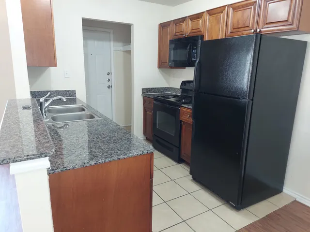 $1,495 | 708 B Claremont Parkway, Marble Falls, TX 78654