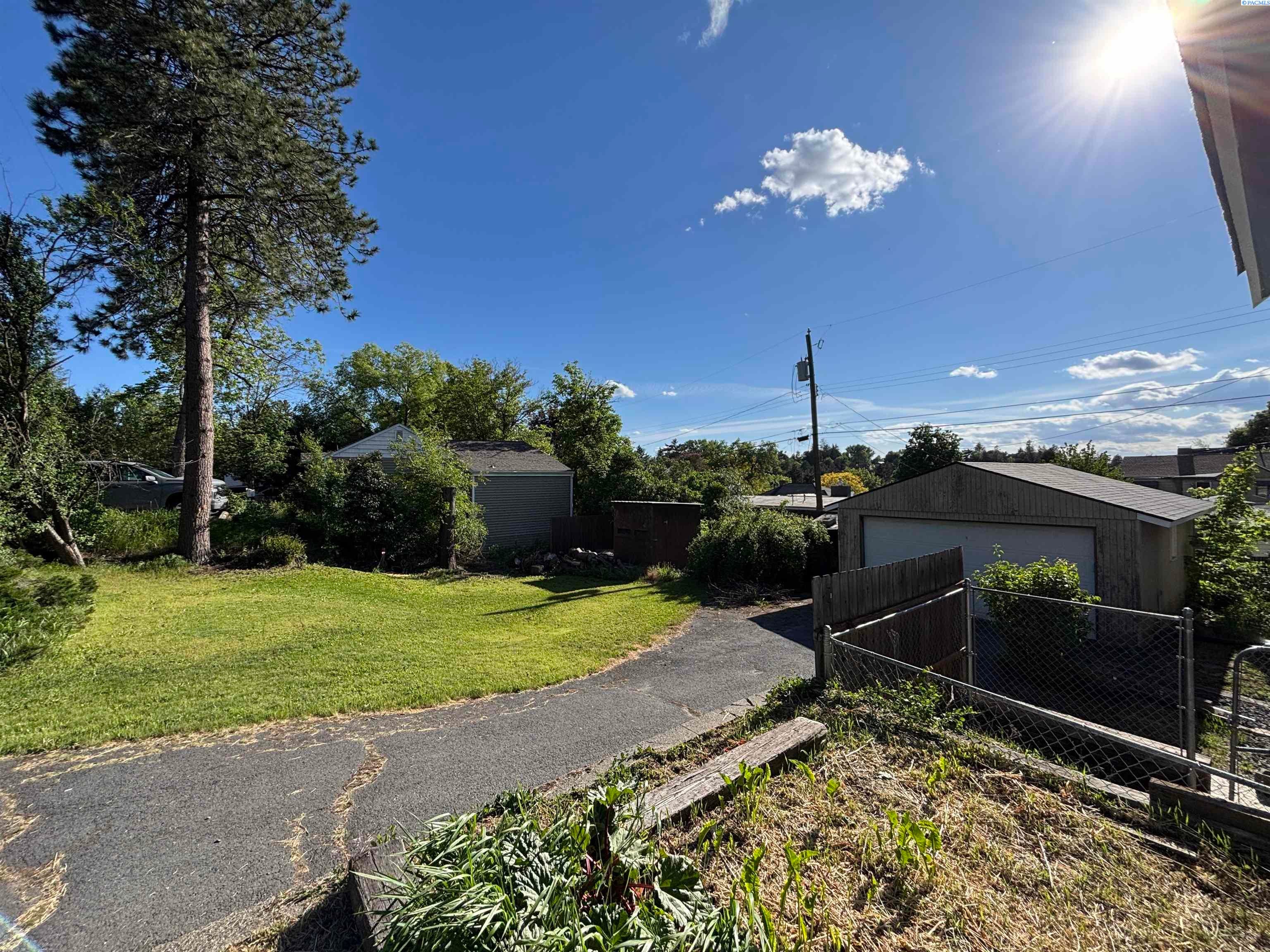 1155 Northeast Lybecker Road Pullman, WA 99163 - Photo 4 of 23 Gallery Image 4