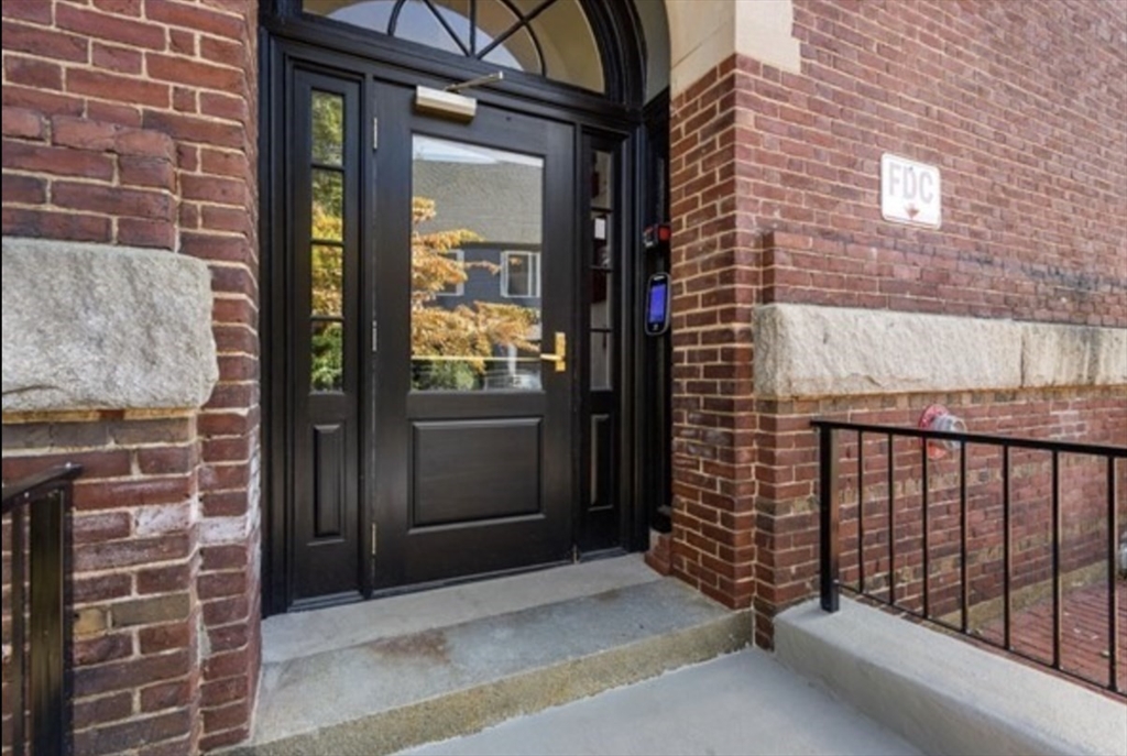 20 Mechanic Square, Unit 2 Marblehead, MA 01945 - Photo 3 of 29