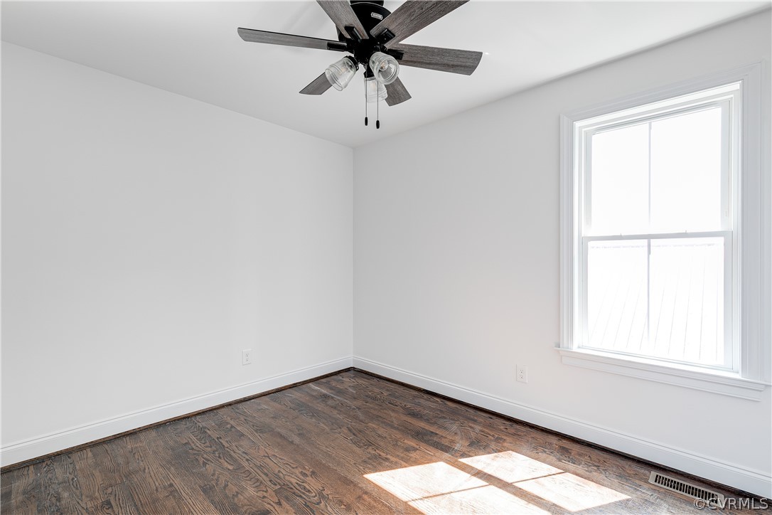 2403 Everett Street Richmond, VA 23224 - Photo 20 of 25 an empty room with a window and a fan